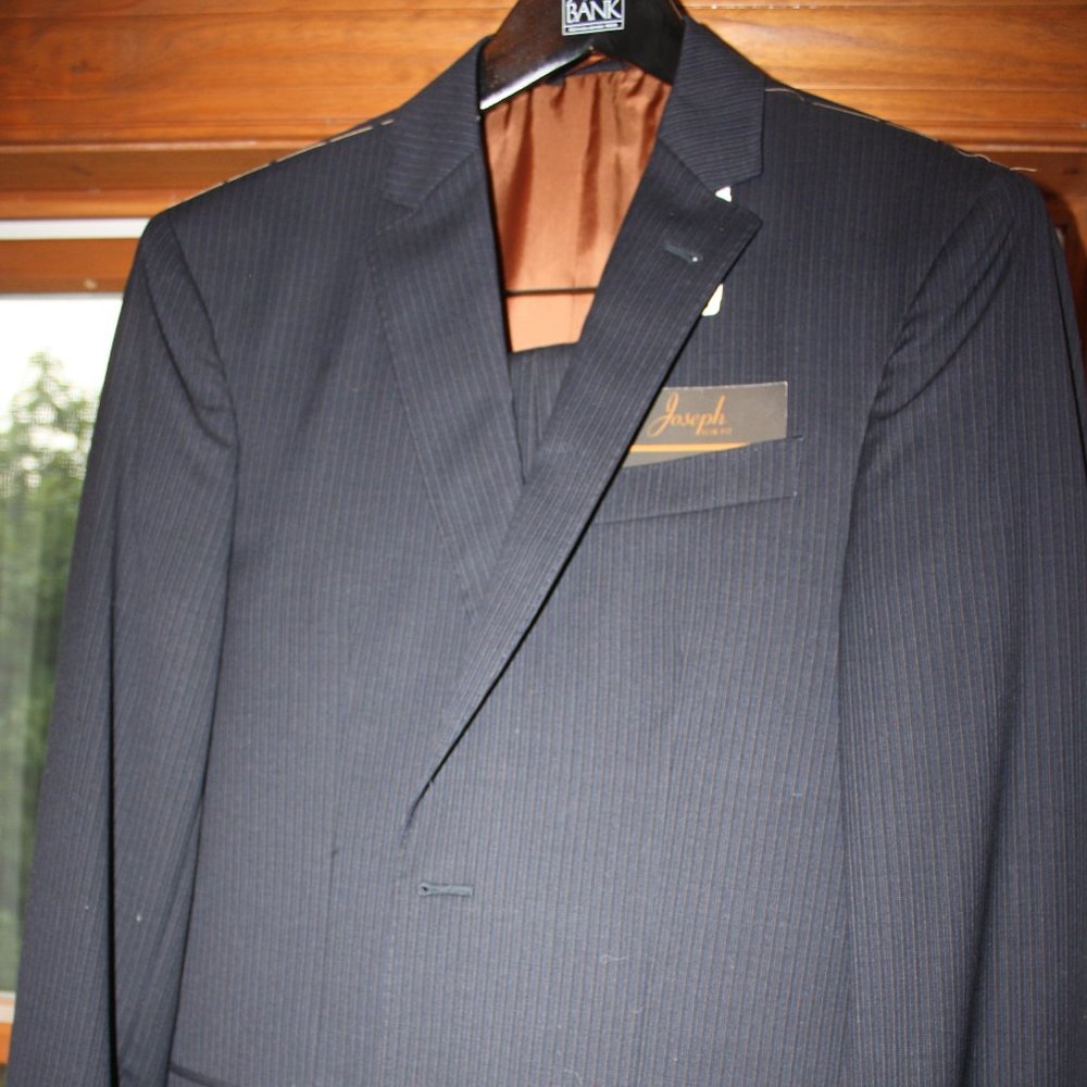 New with Tags- Jos A Bank Men's Suit size 38R Slim Fit